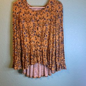 Super cute yellow blouse